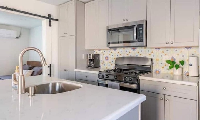 Cal Heights Casa | Light & Bright, Centrally Located Casita/Apartment