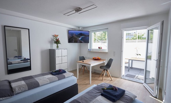 Offenbach am Main Apartamento | Garden-level apartment with terrace
