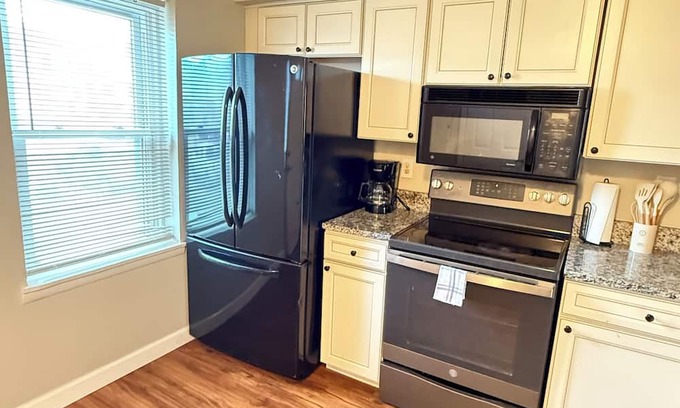 Perry Hall Casa | Stay a While - Stylish & Comfortable 2 Bedroom 1.5 Bath Near White Marsh Mall