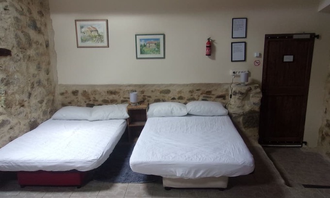 Saint-Pierre-du-Chemin Casa | Fortified Farm 10 Berth Dormitory