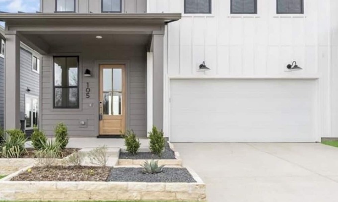 Weston Casa | The Chestnut 3-bedroom house in Celina with AC, WiFi