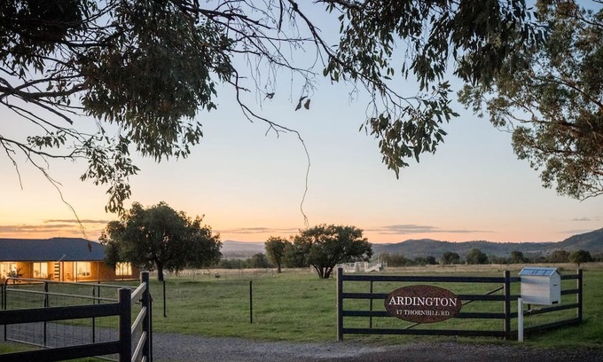 Moore Creek Casa | Ardington - 4-Bed Pet-Friendly with Pool