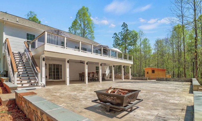 Livingston Casa | Studio, Sauna, Ice Plunge, Deck, Patio, Private Trail, Gazebo