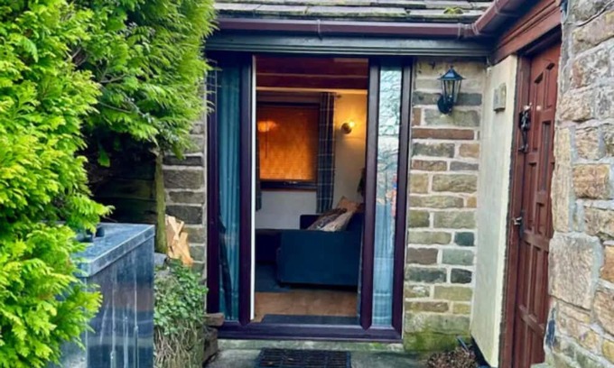 Bury Cabaña | Quaint and Cosy Cottage - Manchester