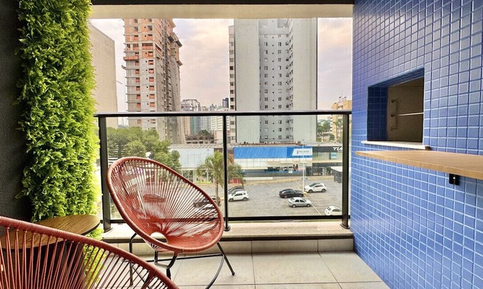 Campina do Siqueira Apartamento | 1 bedroom, balcony and barbecue next to Barigui