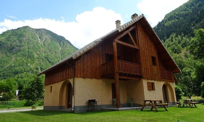 La Chapelle-en-Valgodemard Chalet De Esquí | 6/8 person duplex apartment in a chalet in the heart of the Ecrins mountains