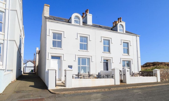 Port Erin Cabaña | Spaldrick View Cottage - a holiday cottage that sleeps 6 guests in 4 bedrooms