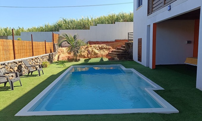 Saint-Joseph Casa | Bright Creole house with peaceful pool & view of the wild coastline