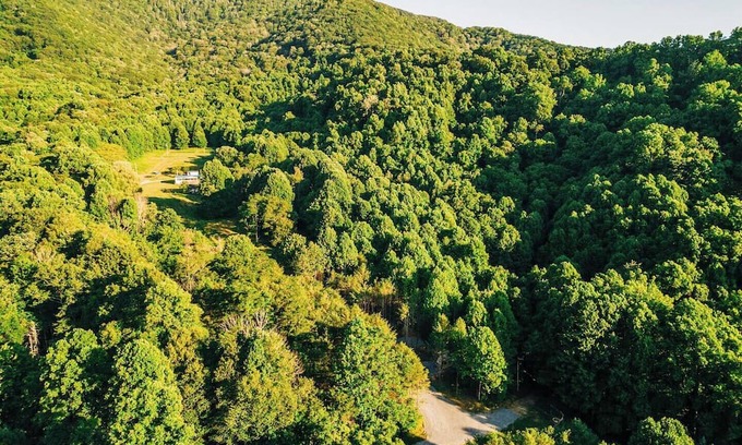Roan Mountain Alquiler De RV | Safe Haven Farm RV Spot #3 Bring Your Own RV