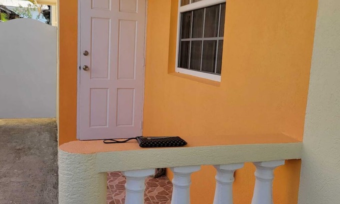 Little Battaleys Apartamento | Nice 1-bedroom apartment in St Peter with WiFi