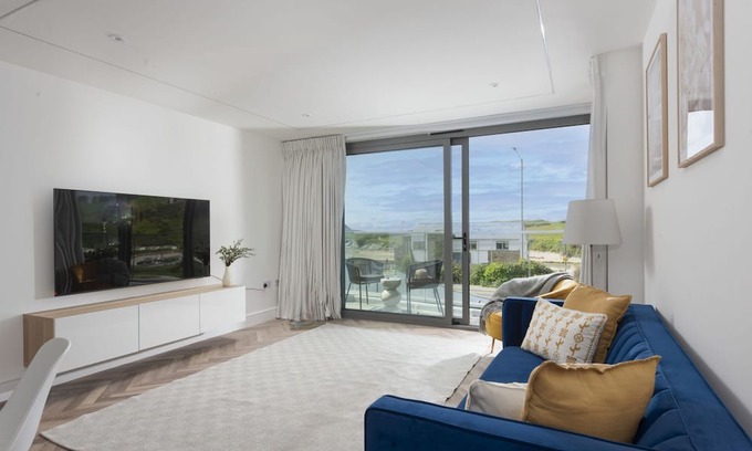 Newquay Apartamento | Apartment 4, Oasis Sands - an apartment that sleeps 6 guests in 3 bedrooms