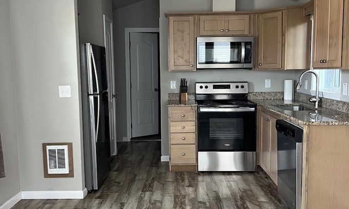 Moses Lake Casa | Charming bungalow on legacy golf coarse next to potholes reservoir.