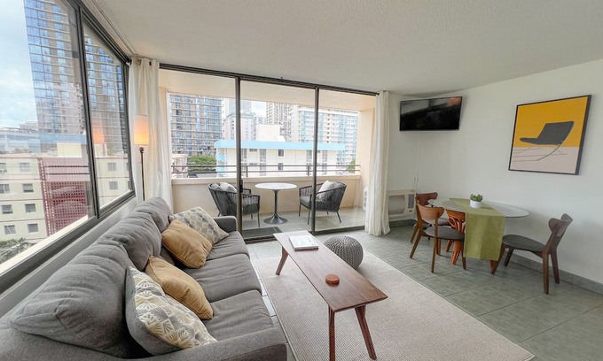 Waikiki Condominio | Serene Waikiki Skytower 1-Bedroom | Open-Air Lanai