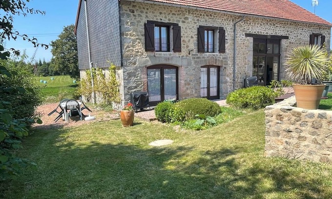 Saint-Dizier-Leyrenne Casa | The Roseau Gite