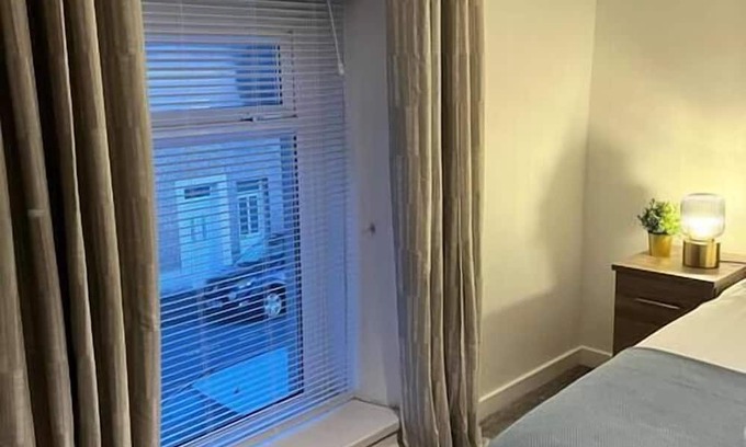 Margam Apartamento | Morriston Accommodation - TV in Every Bedroom!
