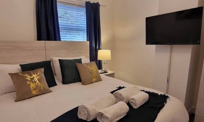 Margam Apartamento | Horeb House TV in every bedroom!