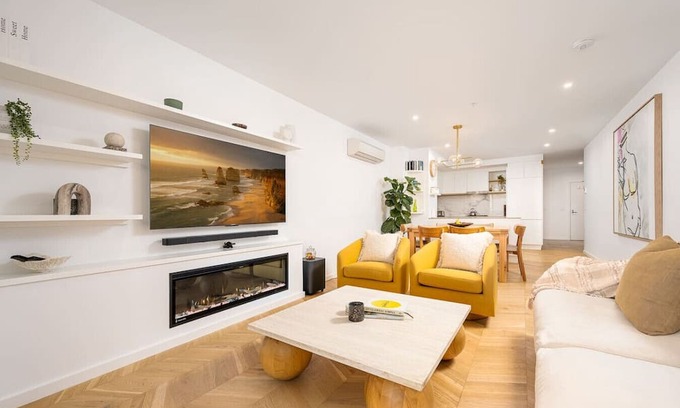 Preston Apartamento | Spacious City Fringe Charm – Pool, Balcony & Park