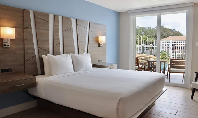 Pinellas Point Casa | Coastal Vibes Await: Dive into Adventurous Excursions and Tranquil Evenings