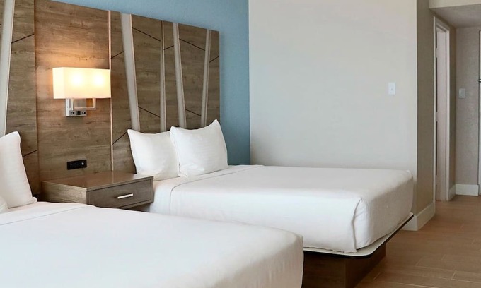 Pinellas Point Casa | Ideal Family Stay - Adventurous Excursions, Trendy Dining & Beach Escape