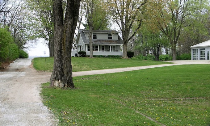Enchanted Hills Casa | Spacious and secluded 7-bedroom lake front retreat.