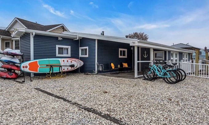 Beach Haven West Casa | Stunning 3-bedroom Lagoon-Front Oasis- Serenity Awaits!