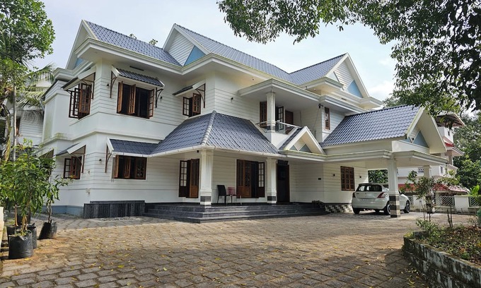 Kochi Casa | Family friendly 4 bedrooms with airconditioners, spacious, fully equipped house.