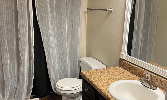 Rock Creek Apartamento | Charming 2-bedroom apartment with WiFi, AC in terrific Little Rock