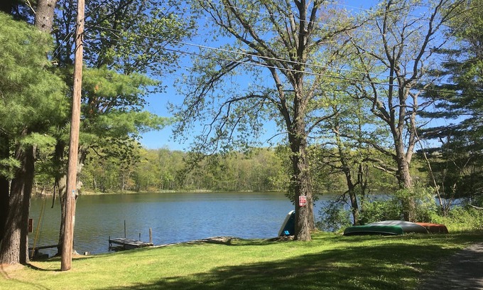 Ancramdale Cabaña | Summer Rental -3-bedroom cottage in Ancramdale. Private swimming lake with beach