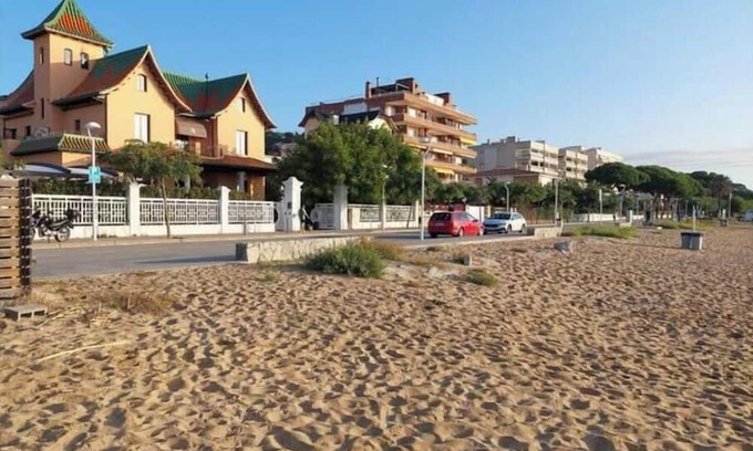 Caldes d'Estrac Apartamento | Ocean views and garage near BCN orange