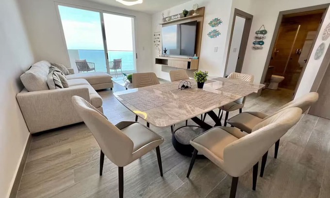 Playas Condominio | Departamento de lujo con vista infinita al mar.