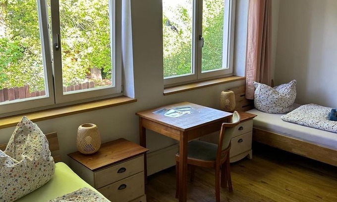 Flammersfeld Casa | 2-bed room Walnut with bathroom "on suite" - Guest and seminar house Mensch und