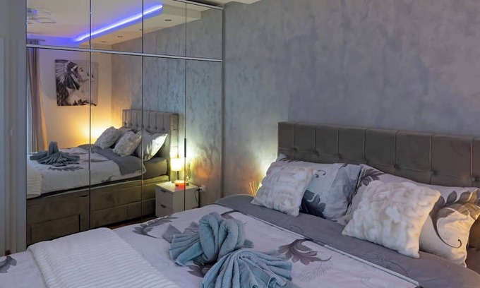 Novi Sad Apartamento | ENNA - Cozy 1-bedroom apartment with PRIVATE PARKING