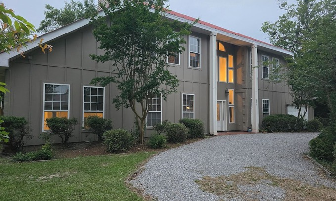 Waveland Casa | Attitude Adjustment