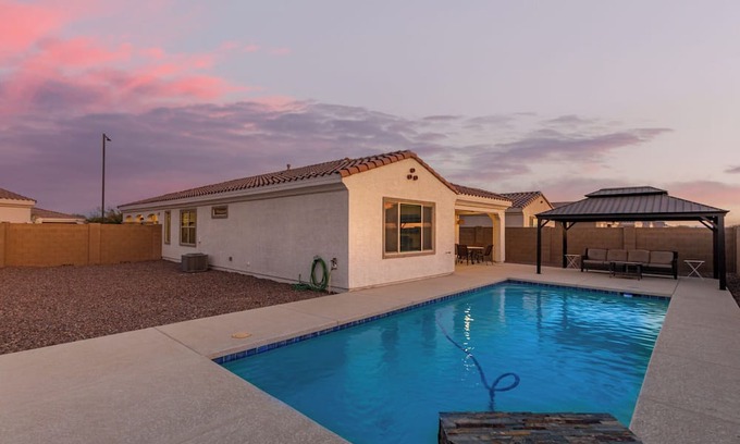 Buckeye Casa | This house is a 3 bedroom(s), 2 bathrooms, located in Buckeye, AZ.