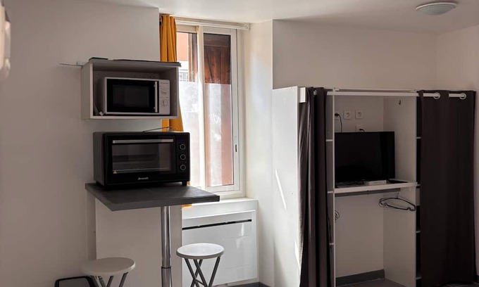 Tarbes Apartamento | Near Jardin Massey and Mairie studio apartment for rent close to all amenities