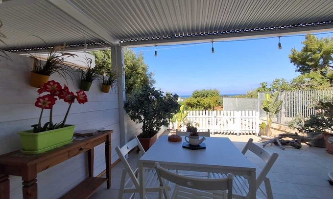 Capitolo Casa | The White Apple