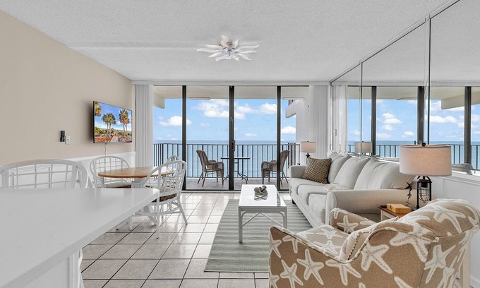 Garden City Condominio | Seagull Heights! 2-BR 2-BA OCEANFRONT Royal Garden Resort Condo In&Outdoor Pools