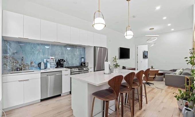 Bedford-Stuyvesant Apartamento | Decatur Place by Rove Travel | 1BR Chic Apartment