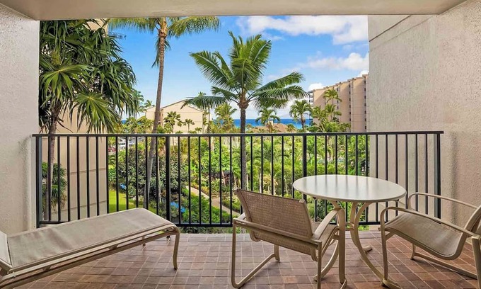 Honokowai Condominio | Kaanapali Shores 435 By Parrish Maui
