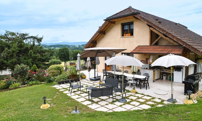 Yenne Casa | Holiday Home 'L'orée Du Bois' with Mountain View, Wi-Fi and Air Conditioning