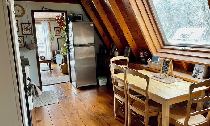 Thompson Ridge Chalet De Esquí | Cozy chalet at Goat Sanctuary with water views