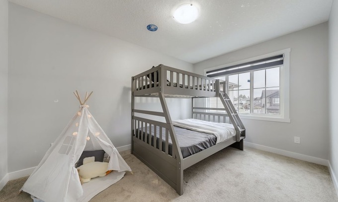 West Edmonton Casa | Luxurious West End Escape close to River cree casino and WEM
