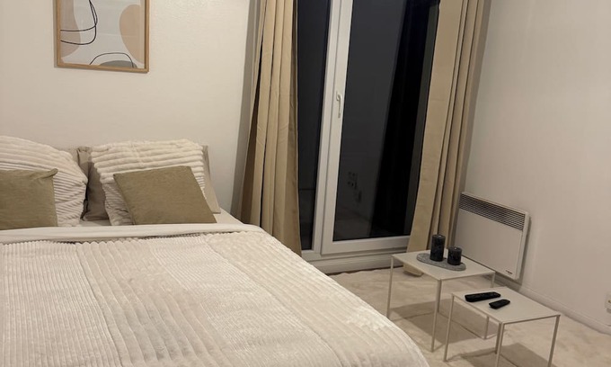 Villeneuve-la-Garenne Apartamento | Cosy studio 10min from Paris