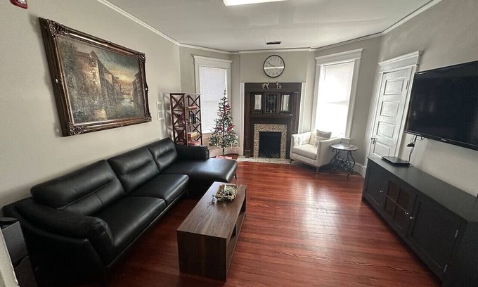 St. Charles Historic District Casa | 1st Capitol Mansion - Suite 302