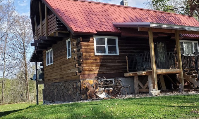Osage Cabina | Simple log cabin ready for boats, horses, and you!