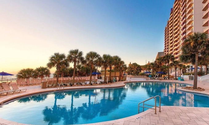 Brush - Stewarts Complejo | Spacious 2-Bedroom Dlx. at Wyndham Ocean Walk: Beach Access, Pools & Family Fun!