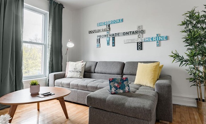 Maisonneuve Apartamento | The Olympic 7 | Steps from Stadium, Food Market & Metro!