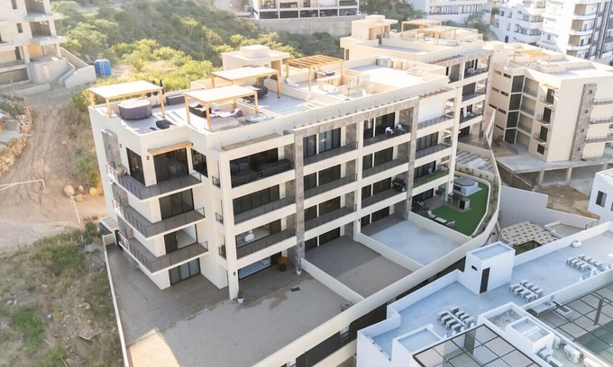 Libertad Apartamento | New 3 BD Condo with Pool & Gym