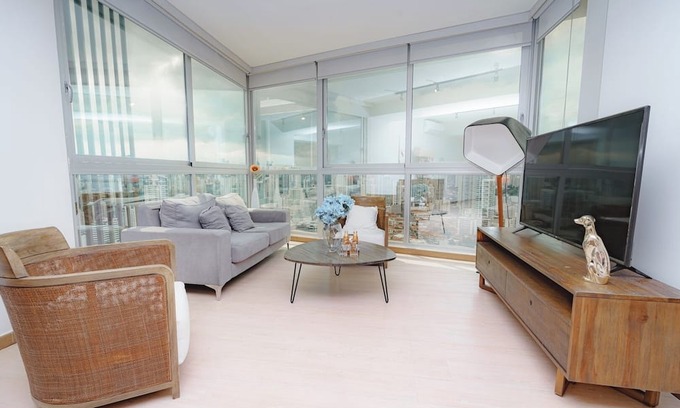 Tumba Vieja Apartamento | Luxury 2BR Cityview apt, parking and balcony
