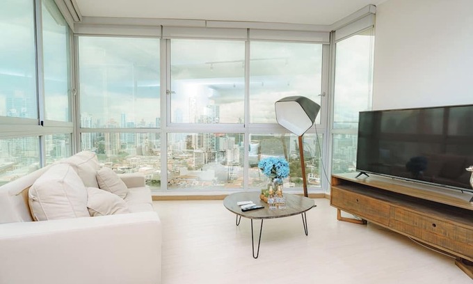 Tumba Vieja Apartamento | Luxury 2BR Cityview apt, parking and balcony